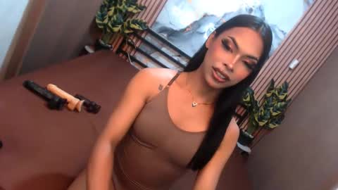 yvonnellvs online show from February 9, 2026, 4:00 pm