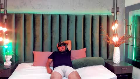 zacandmarcosmg_ online show from December 30, 2024, 7:21 pm