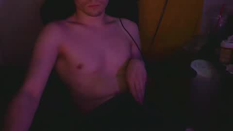 zachmcw25 online show from May 19, 2026, 5:36 am