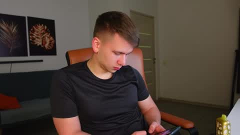 Snapshot of zack_gillian chatting on May 9, 2026, 8:03 pm ZACK GILLIAN online show from May 9, 2026, 8:03 pm