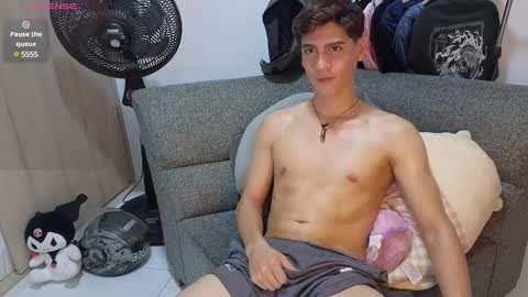 Snapshot of zackary_025 chatting on December 11, 2024, 5:00 am Zack online show from December 11, 2024, 5:00 am