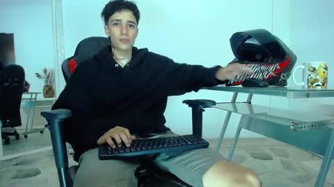 Snapshot of zacktk7 chatting on December 4, 2024, 11:13 pm zack online show from December 4, 2024, 11:13 pm