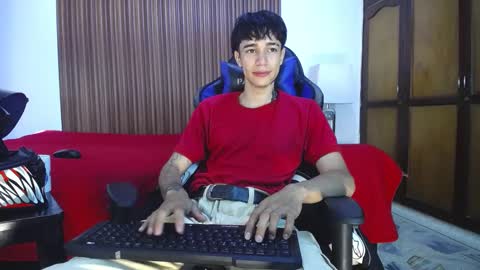 Snapshot of zacktk7 chatting on December 14, 2024, 2:53 pm zack online show from December 14, 2024, 2:53 pm