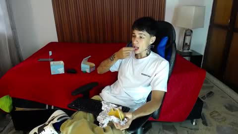 Snapshot of zacktk7 chatting on December 28, 2024, 5:03 pm zack online show from December 28, 2024, 5:03 pm