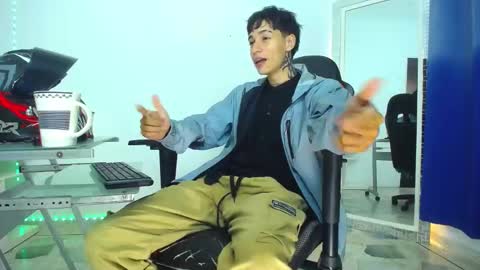 Snapshot of zacktk7 chatting on December 30, 2024, 11:17 pm zack online show from December 30, 2024, 11:17 pm