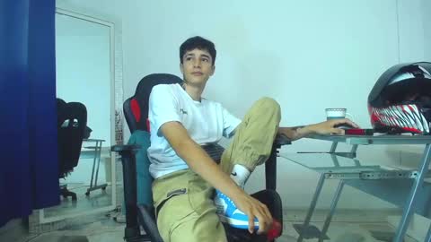 Snapshot of zacktk7 chatting on January 7, 2025, 12:03 am zack online show from January 7, 2025, 12:03 am