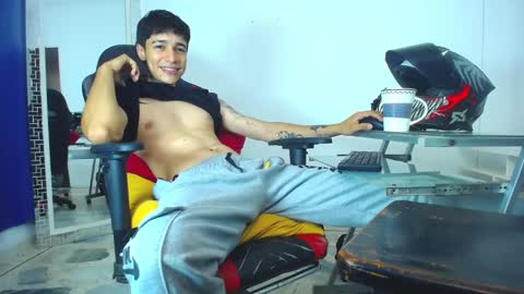 Snapshot of zacktk7 chatting on January 10, 2025, 8:37 pm zack online show from January 10, 2025, 8:37 pm