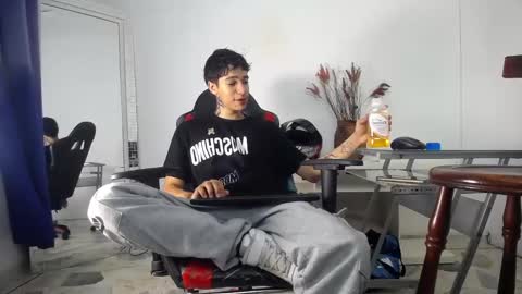 Snapshot of zacktk7 chatting on January 17, 2025, 8:33 pm zack online show from January 17, 2025, 8:33 pm