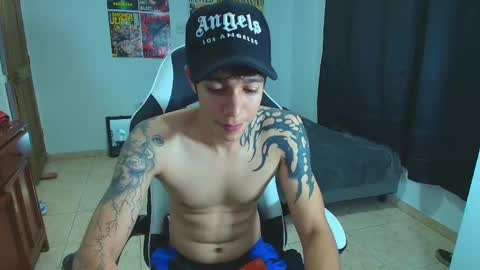 Snapshot of zacktk7 chatting on February 16, 2025, 10:43 pm zack online show from February 16, 2025, 10:43 pm