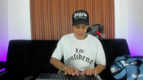 Snapshot of zacktk7 chatting on February 20, 2025, 8:58 pm zack online show from February 20, 2025, 8:58 pm