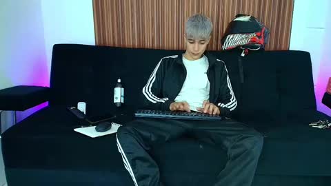 Snapshot of zacktk7 chatting on March 7, 2025, 11:05 pm zack online show from March 7, 2025, 11:05 pm