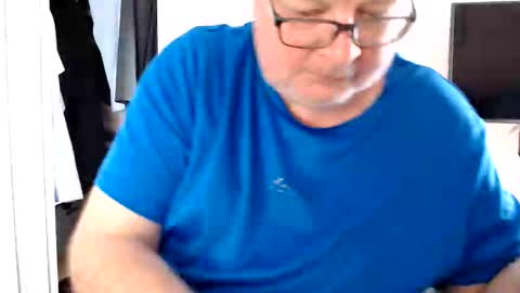 Snapshot of zacsmithuk chatting on June 7, 2026, 9:13 am Zac Smitj online show from June 7, 2026, 9:13 am