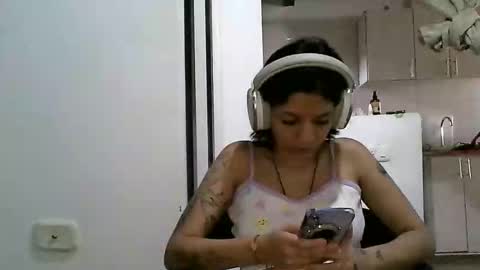 Snapshot of zafiro_rubi chatting on May 25, 2026, 5:19 pm Zafiro online show from May 25, 2026, 5:19 pm