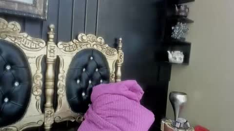 Megan online show from April 8, 2026, 4:34 am