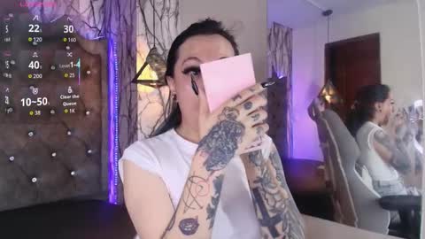   online show from November 21, 2025, 6:17 pm