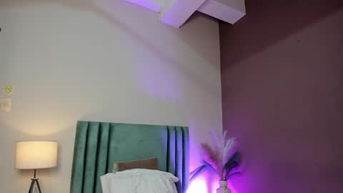 zamira_taylor online show from April 9, 2026, 6:19 am