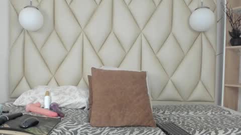 ZAMIRA online show from January 4, 2025, 1:42 pm