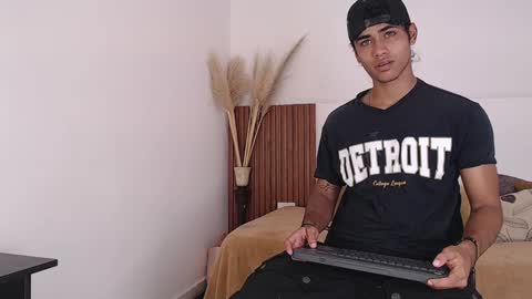 Zander online show from December 13, 2024, 1:55 pm