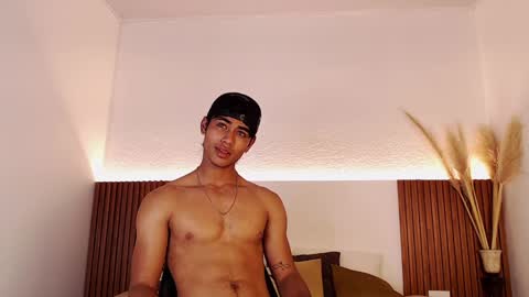 Zander online show from December 14, 2024, 4:52 pm