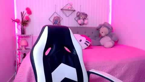 Snapshot of zara_cute18 chatting on April 24, 2026, 12:18 pm Zara online show from April 24, 2026, 12:18 pm