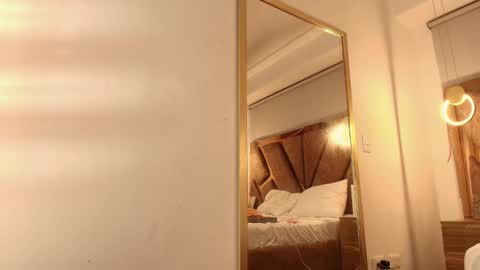 Snapshot of zarah_andrews chatting on November 4, 2025, 12:04 pm Zarah Andrews online show from November 4, 2025, 12:04 pm