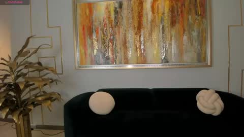 Zara  online show from April 22, 2026, 4:04 am