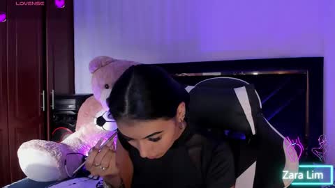 Zara Lim  online show from September 14, 2025, 9:47 pm