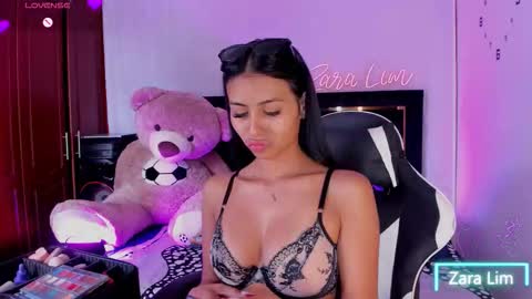 Zara Lim  online show from September 27, 2025, 7:52 pm