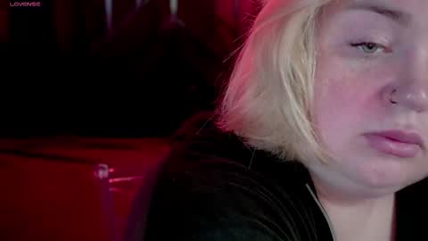 Lola online show from November 16, 2025, 1:39 pm