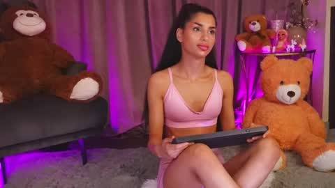 zariaavera online show from May 16, 2026, 12:51 am