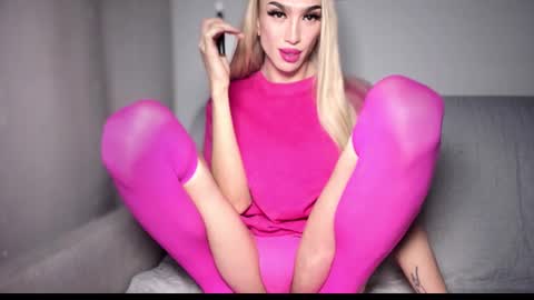 Snapshot of zarinastoun20 chatting on December 8, 2024, 9:08 pm ZARINA online show from December 8, 2024, 9:08 pm