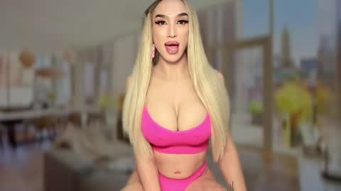 Snapshot of zarinastoun20 chatting on February 6, 2025, 10:00 pm ZARINA online show from February 6, 2025, 10:00 pm