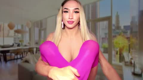 Snapshot of zarinastoun20 chatting on February 7, 2025, 1:15 am ZARINA online show from February 7, 2025, 1:15 am