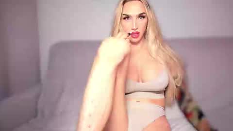 Snapshot of zarinastoun20 chatting on February 14, 2025, 9:21 pm ZARINA online show from February 14, 2025, 9:21 pm