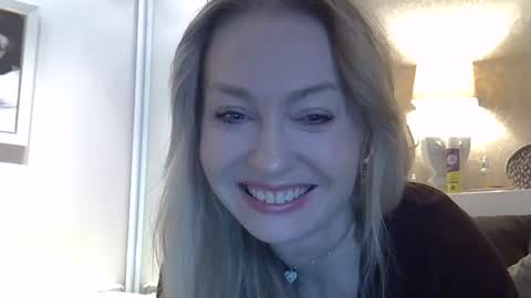 Snapshot of zarinaswift chatting on April 24, 2026, 4:48 am Zarina Swift online show from April 24, 2026, 4:48 am