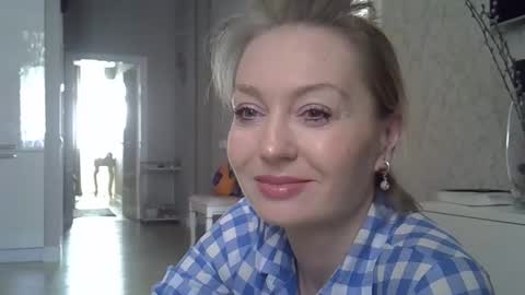 Snapshot of zarinaswift chatting on April 27, 2026, 4:43 am Zarina Swift online show from April 27, 2026, 4:43 am