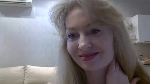 Snapshot of zarinaswift chatting on May 1, 2026, 8:30 am Zarina Swift online show from May 1, 2026, 8:30 am