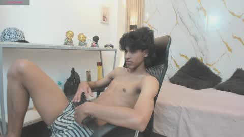 Snapshot of zayn_fox32 chatting on May 7, 2026, 7:30 pm Zayn online show from May 7, 2026, 7:30 pm