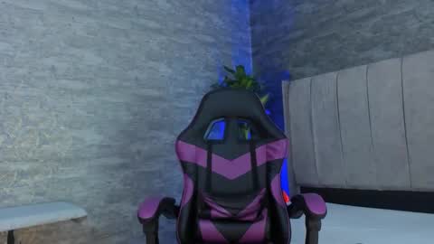 Zayn Cross online show from October 17, 2025, 5:43 am