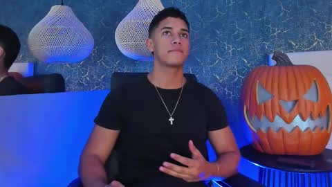 Zayn Cross online show from October 28, 2025, 5:33 am