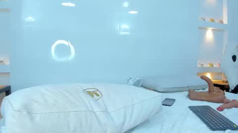 Zenda Evans online show from March 11, 2025, 6:21 am