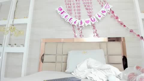 Zenda Evans online show from February 17, 2026, 4:20 am