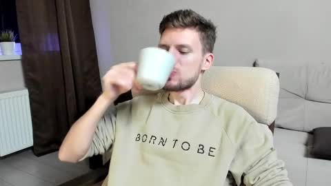 Snapshot of zepanl chatting on February 18, 2025, 5:20 am Andrew online show from February 18, 2025, 5:20 am