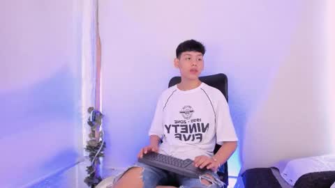 Snapshot of zeus_blaze chatting on September 9, 2025, 12:05 pm zeus_blaze online show from September 9, 2025, 12:05 pm