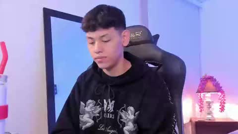 Snapshot of zeus_blaze chatting on September 16, 2025, 12:06 pm zeus_blaze online show from September 16, 2025, 12:06 pm