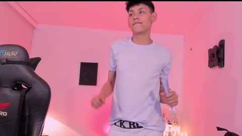 Snapshot of zeus_blaze chatting on September 24, 2025, 8:23 pm zeus_blaze online show from September 24, 2025, 8:23 pm