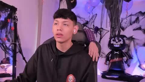 Snapshot of zeus_blaze chatting on October 6, 2025, 12:13 pm zeus_blaze online show from October 6, 2025, 12:13 pm