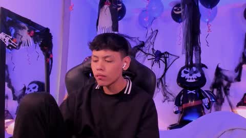 Snapshot of zeus_blaze chatting on October 11, 2025, 12:04 pm zeus_blaze online show from October 11, 2025, 12:04 pm