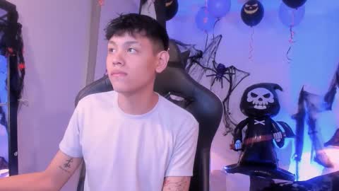 Snapshot of zeus_blaze chatting on October 18, 2025, 11:44 am zeus_blaze online show from October 18, 2025, 11:44 am