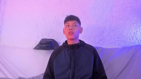 Snapshot of zeus_blaze chatting on November 6, 2025, 8:10 pm zeus_blaze online show from November 6, 2025, 8:10 pm